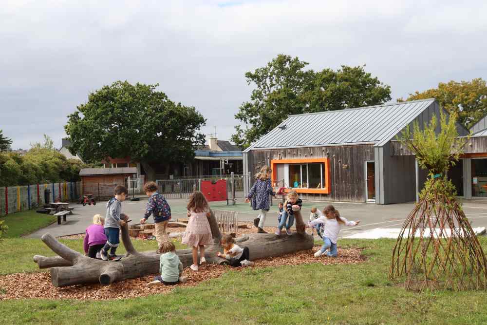 cour de recre de l'ecole du kroas hent