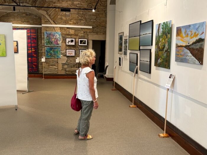 Photographie de l'exposition à l'atelier des Ursulines