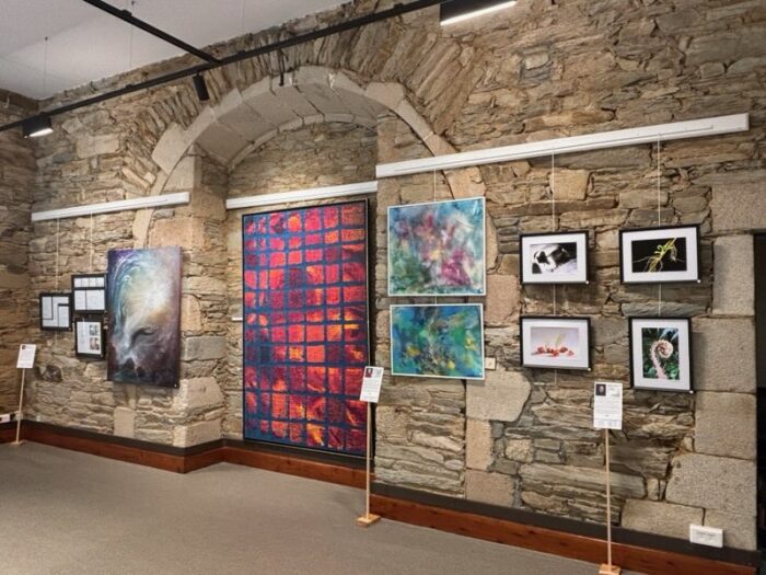 Photographie de l'exposition à l'atelier des Ursulines
