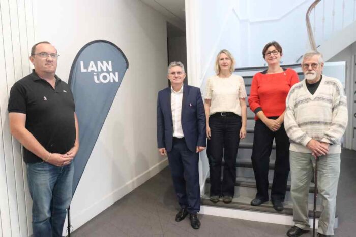photo de groupe d'une partie des élus de proximité